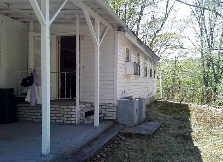438 Main St photo 1
