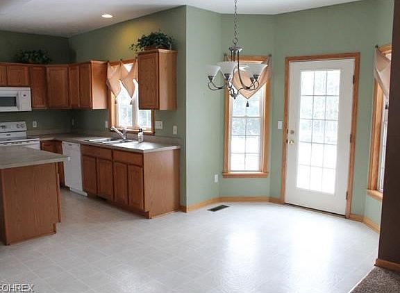 4th image of 1221 Dover Dr