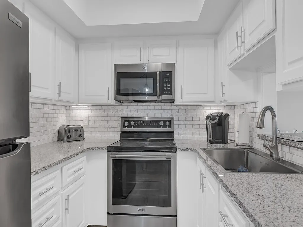 2 bed, 1000 sqft, $3,200 — Photo 4