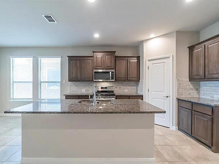 16141 Bronte Ln — Photo 4