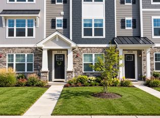 302 Basin Ct, Saint Charles, IL 60174