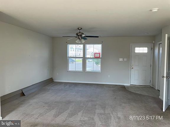 4th image of 38364 Elizabeth Ln