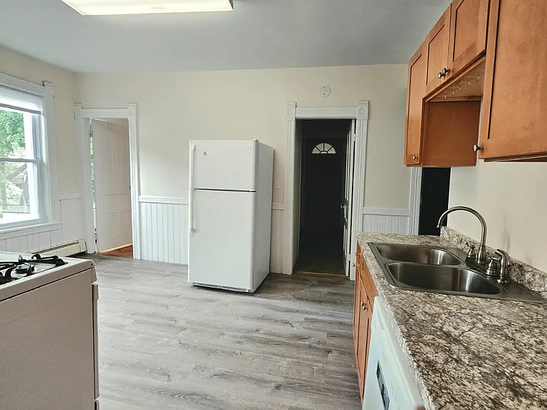 8 Fairfield St #1 — Photo 7