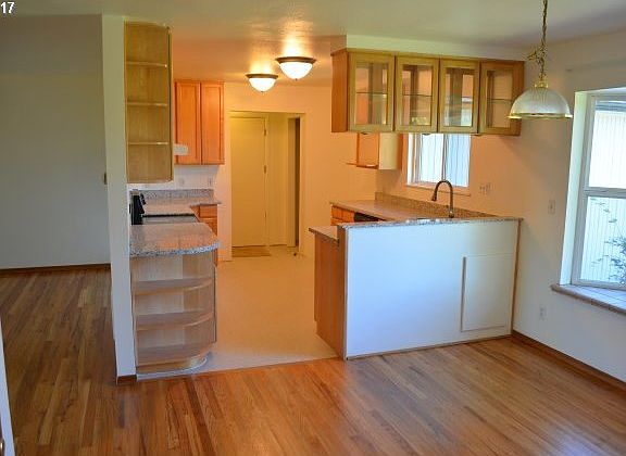 4th image of 5501 NE 47th St