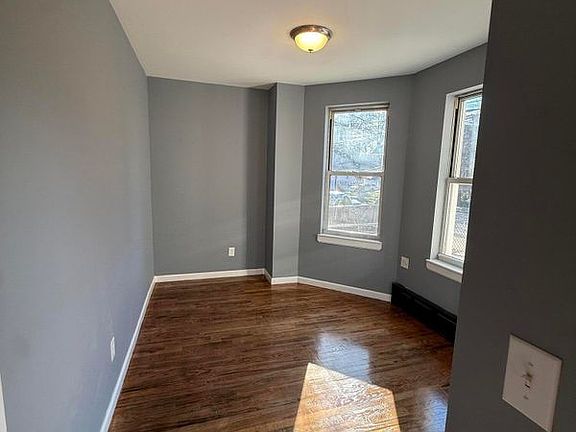 3rd image of 279 Heberton Ave Unit 2