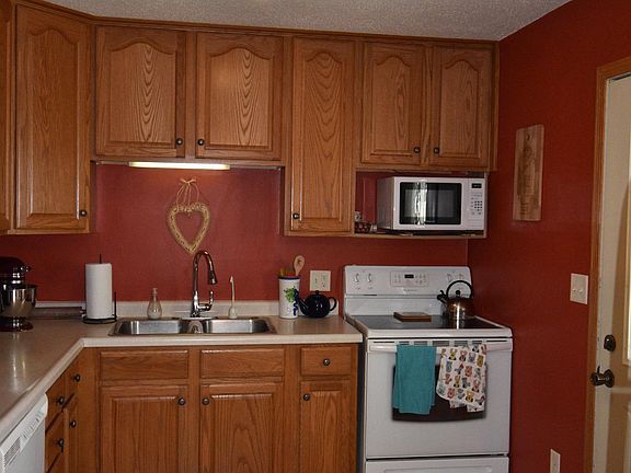 3rd image of 827 1st Ave NE