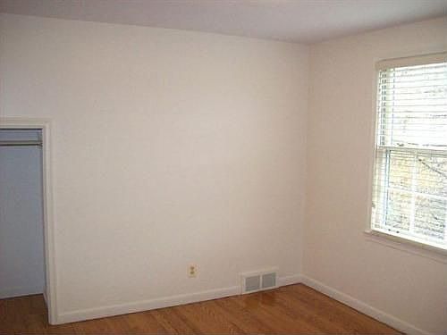 5th image of 892 Lakeland Ct