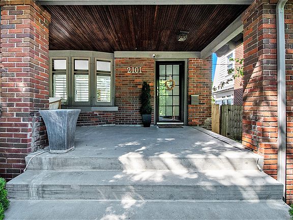 2nd image of 2101 Lake Dr SE