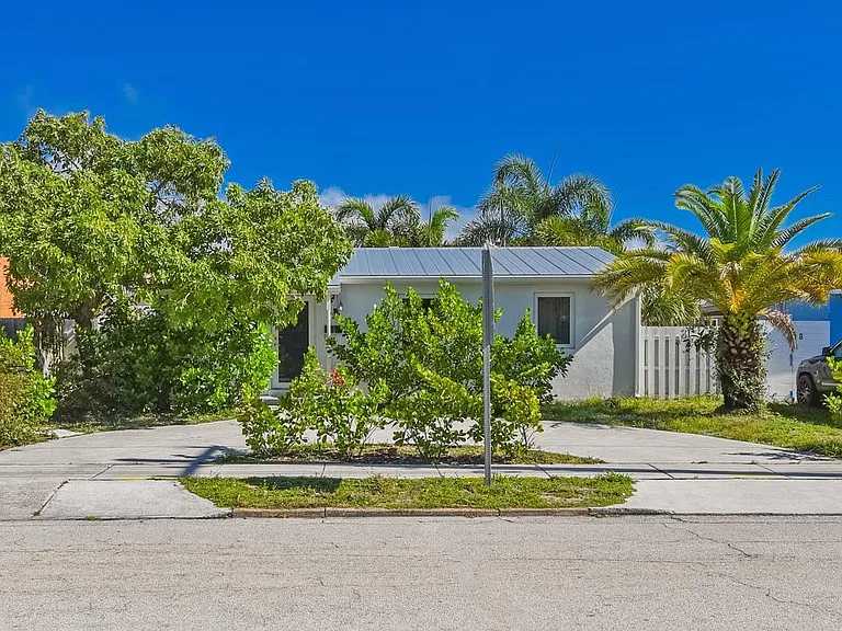 727 Bunker Rd — Photo 1