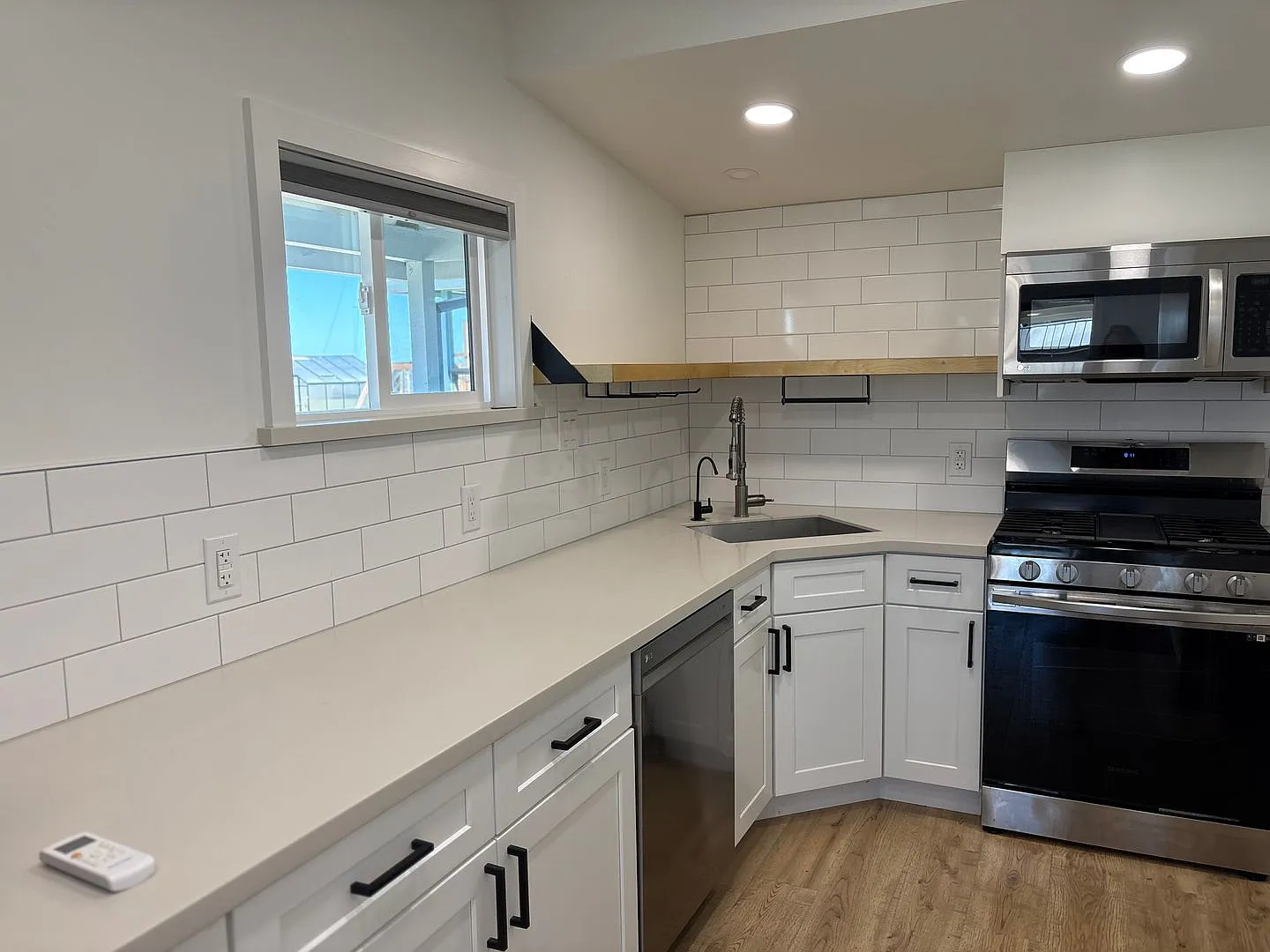 Remodeled 1/1 Cottage on the Petaluma River - 5686 A Lakeville Road — Photo 2
