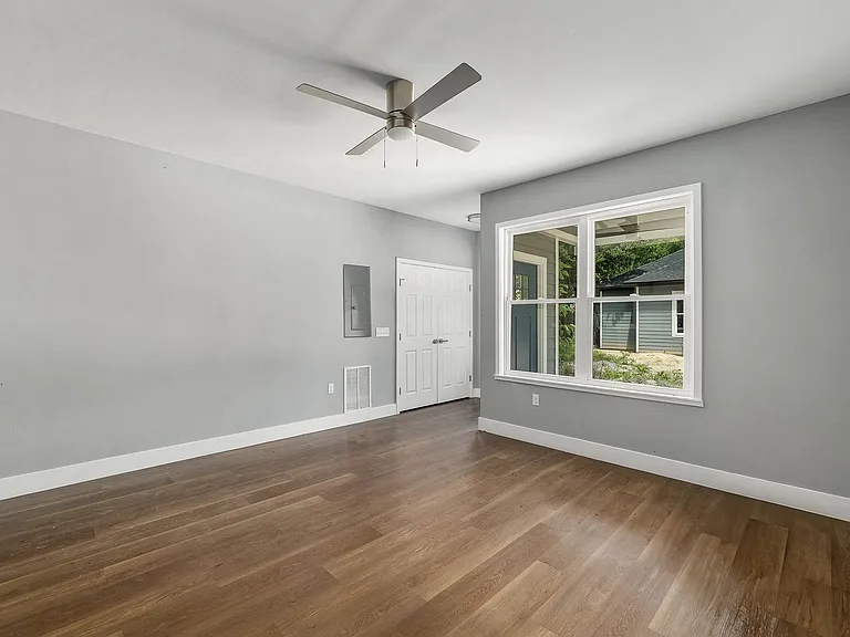 422 NW 3rd Ave — Photo 8