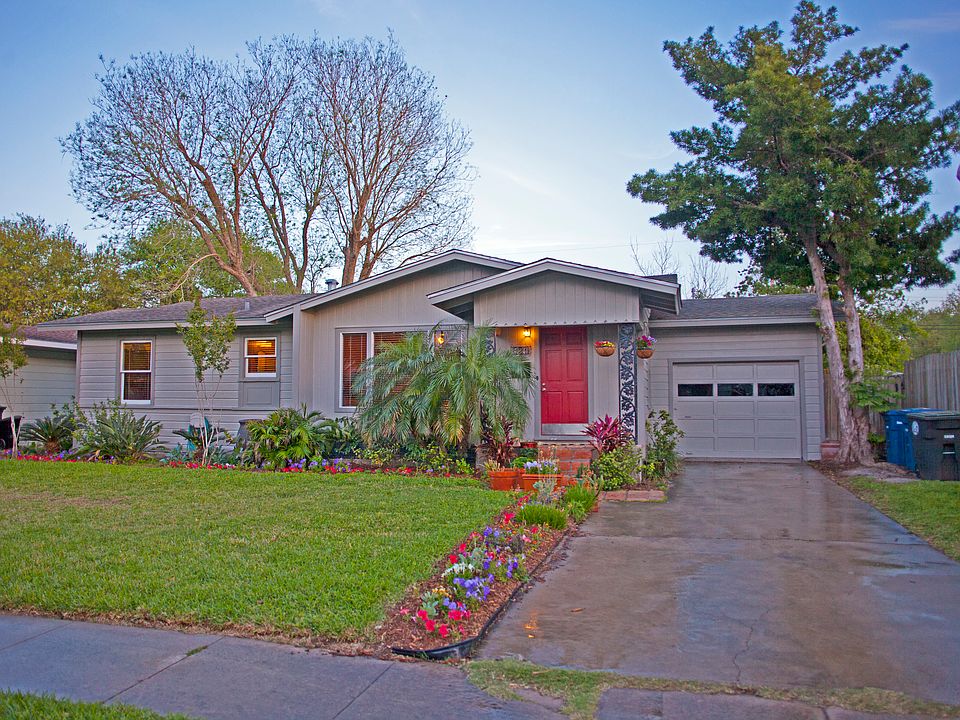 1st image of 921 Delaine Dr