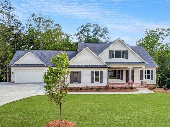 209 Sawyers Farm Dr, Waleska, GA 30183