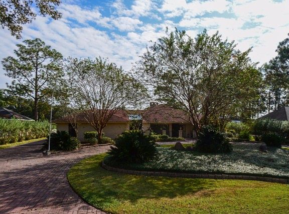 3rd image of 108 Country Club Dr