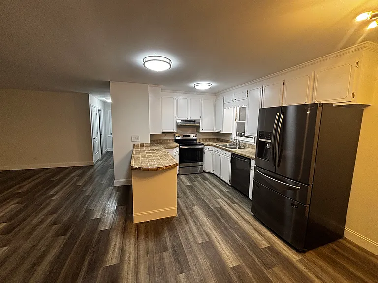 1104 W Oakwood Ave — Photo 7