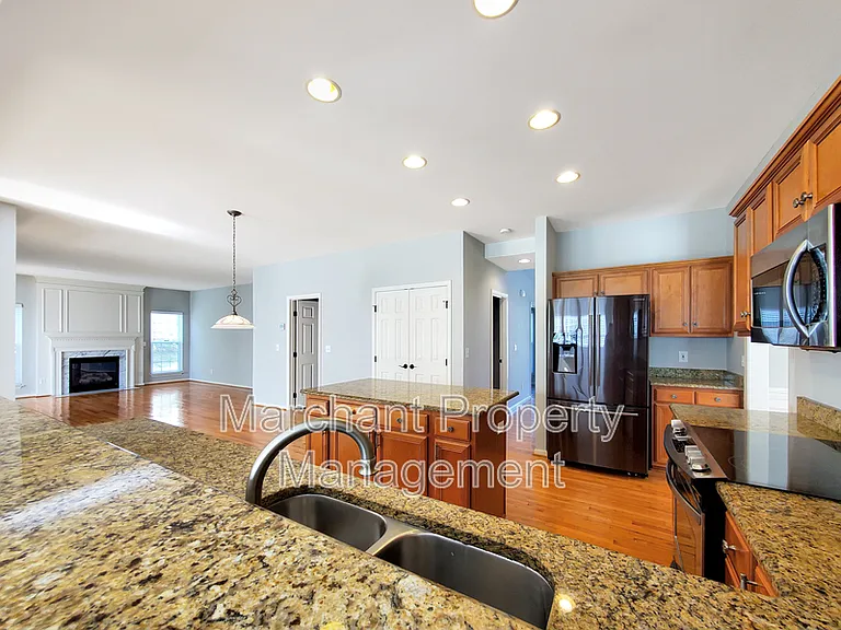 15 Silverthorn Ct — Photo 15
