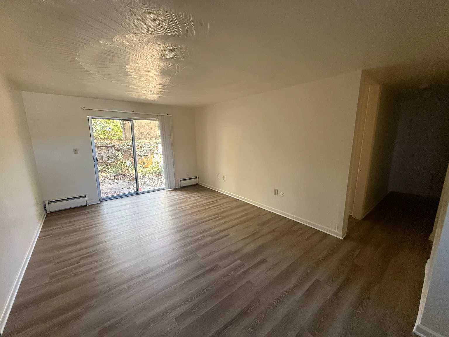 1 bed, 600 sqft, $950 — Photo 2