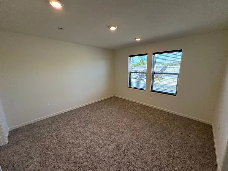 1900 Oaks Fall Ct — Photo 12