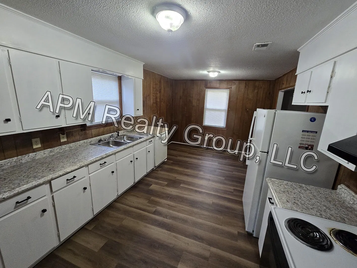 Recently renovated house off Leesburg — Photo 2