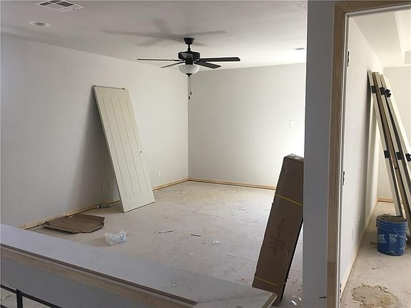 3rd image of 412 La Puesta Dr