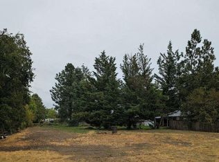 Robin Ln, Central Point, OR 97502