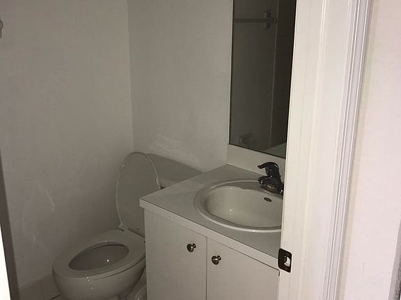 5th image of 1019 NE 41st Pl #1019