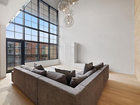 5th image of 1005 S Shepherd Dr APT 817