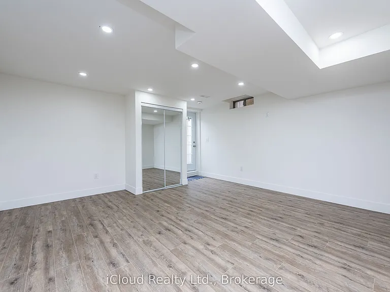 899 Boyer Blvd #LOWER LEVEL — Photo 6