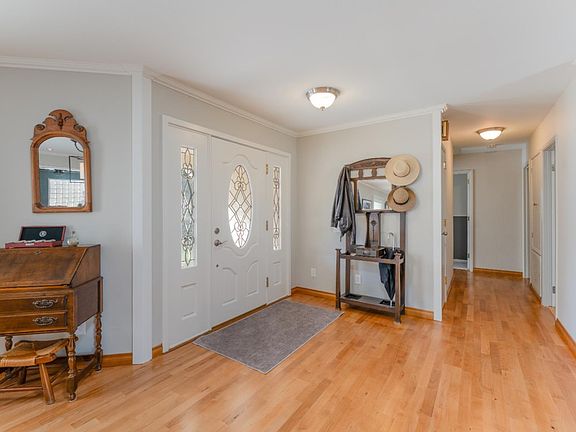 3rd image of 916 Fairway Avenue