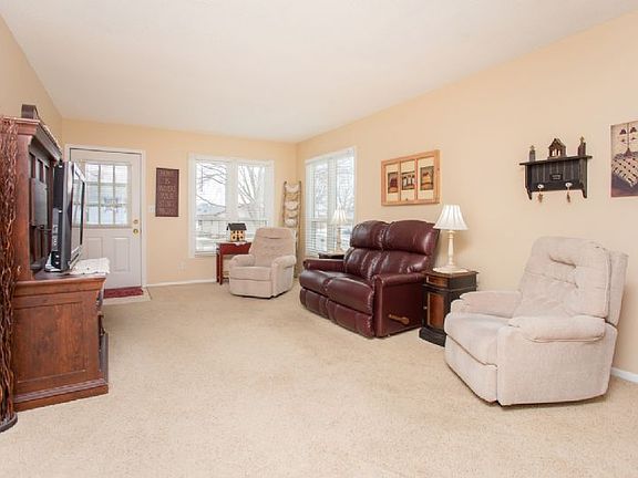 5th image of 210 Fairview Dr
