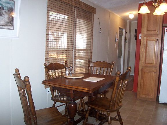 5th image of 61 Portia Ave