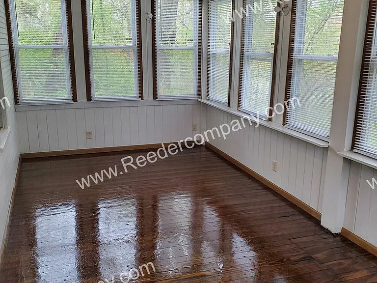 283 N Hamilton St — Photo 8