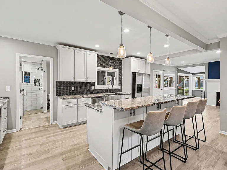 1430 Rossdale Dr — Photo 3