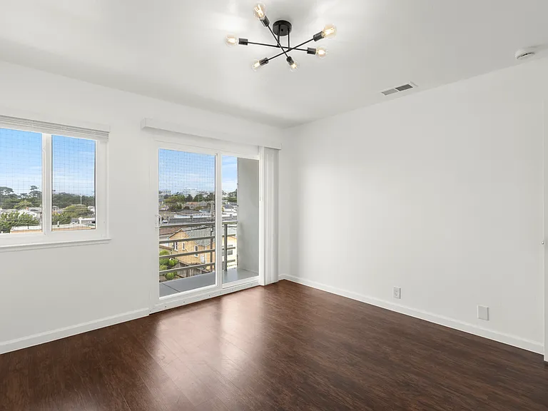 The Edgeworth Apartments — Photo 25