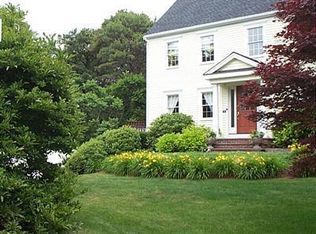 2 Peaked Cliff Rd, Sagamore Beach, MA 02562