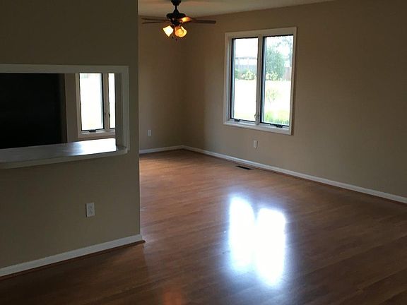 3rd image of 124 Bellemeade Dr