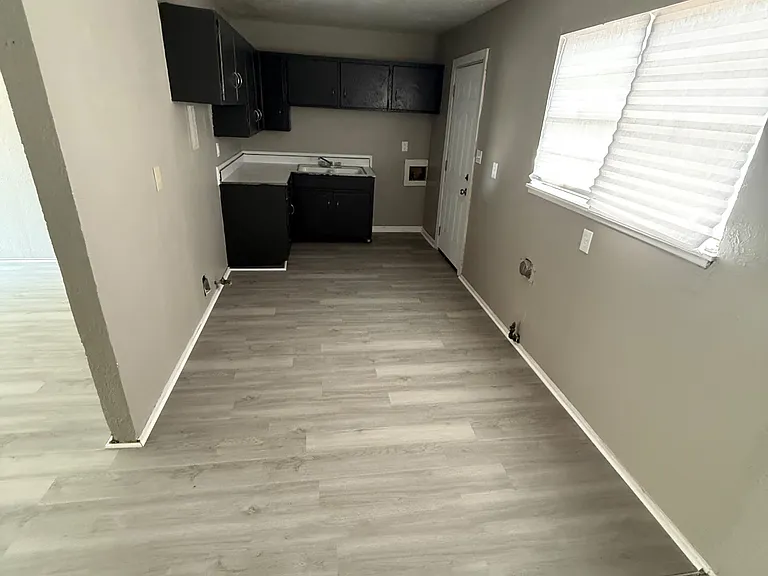 3005 N Hill St — Photo 6