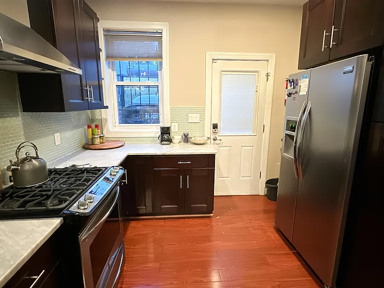 158 R St NE — Photo 4