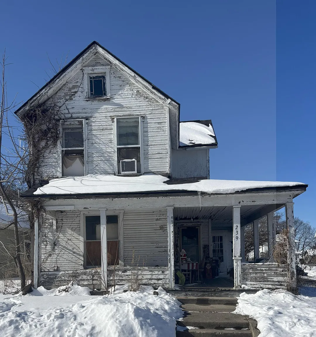 239 N Shaffer St photo 1