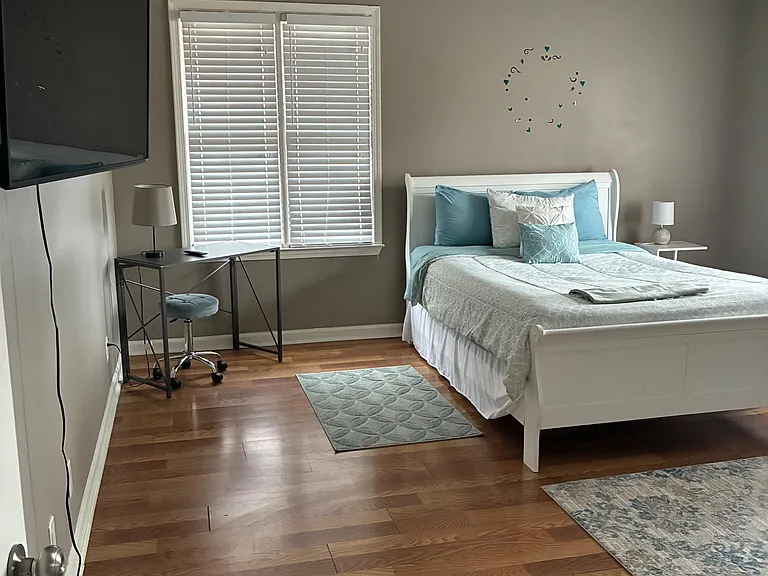 Front view of 2nd bedroom upstairs
