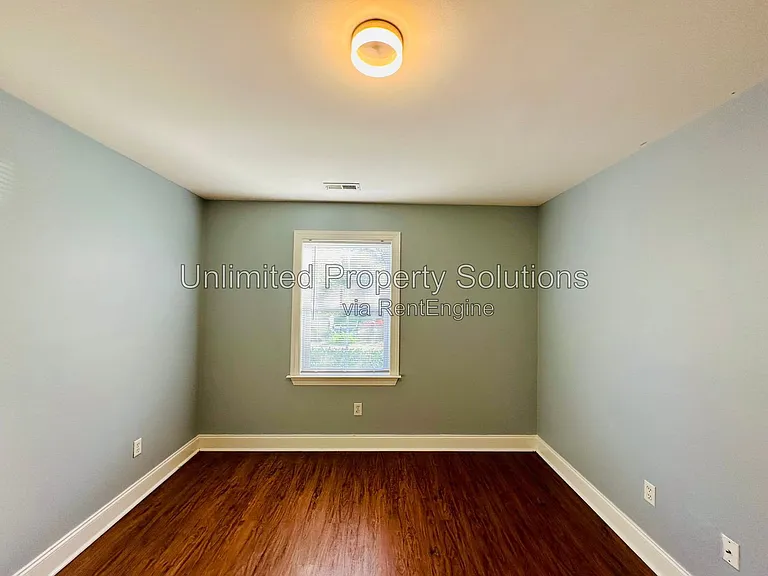 408 S 7th St — Photo 13