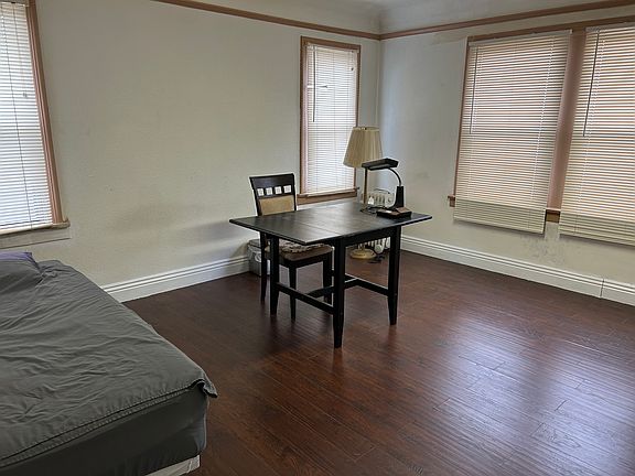 5th image of 914 1/2 S Kenmore Ave
