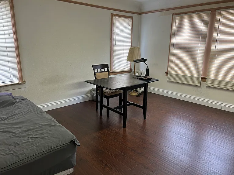 914 1/2 S Kenmore Ave — Photo 5