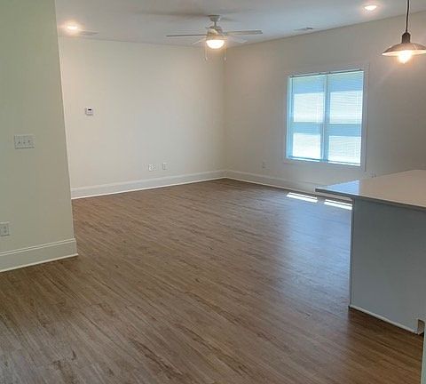 5th image of 230 Grove St