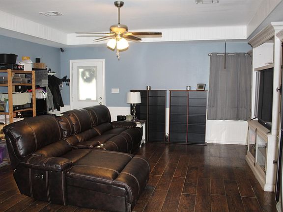 3rd image of 402 Cleveland St