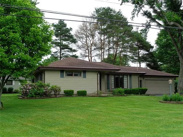 1305 Brentwood Dr photo 1