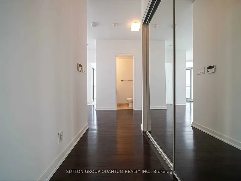 12 York St #5207 — Photo 2