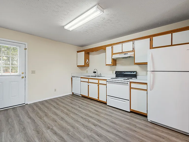 335 E 12th St #3 — Photo 3