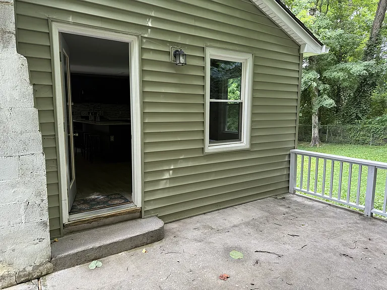 705 White Oak Dr — Photo 3