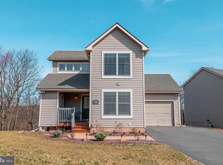 208 Sycamore Ct, Tannersville, PA 18372